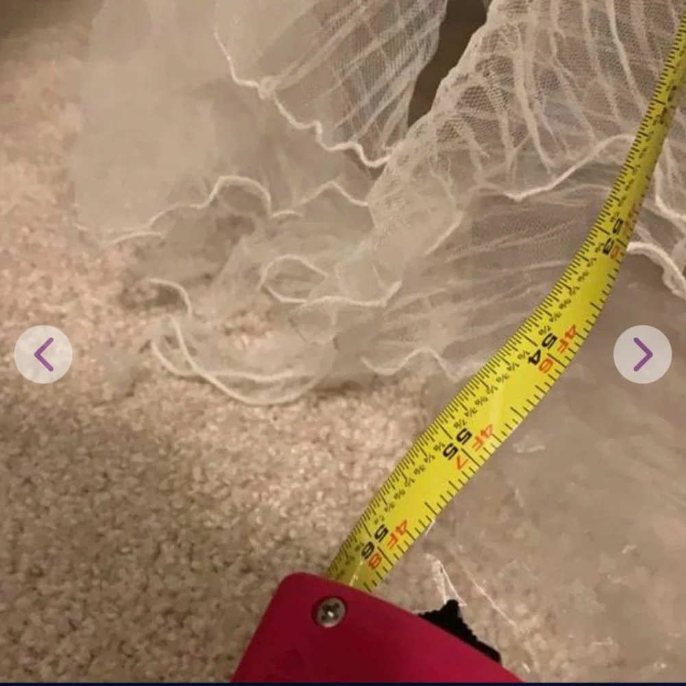 Wedding dress 👰🏻, formal, ruffle, rhinestone, and lace. - Picture 12 of 12